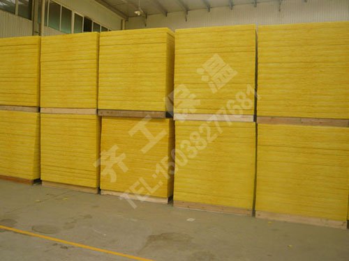 玻璃棉板經(jīng)過(guò)處理后可以制成吸聲吊頂板或吸聲墻板。